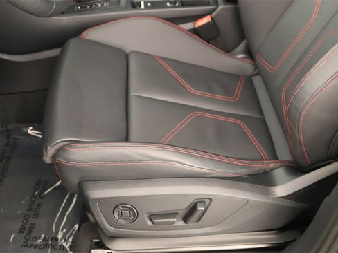 Certified 2025 Audi Q3 2.0T Premium Plus w/ Premium Plus Package image 24