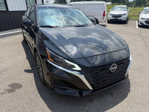 Used 2023 Nissan Altima 2.5 SV w/ SV Premium Package AWD/4WD image 4