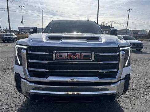 Used 2025 GMC Sierra 2500 SLT image 2