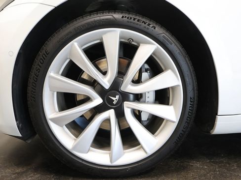 Used 2018 Tesla Model 3 Mid Range image 17