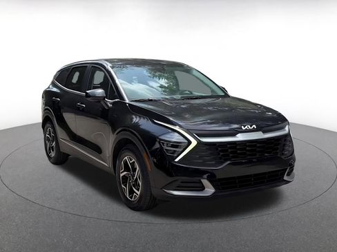 Used 2025 Kia Sportage LX FWD image 3