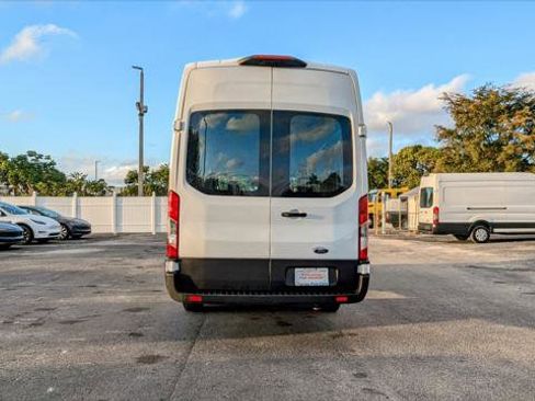 Used 2022 Ford E-Transit 148 High Roof Extended image 7
