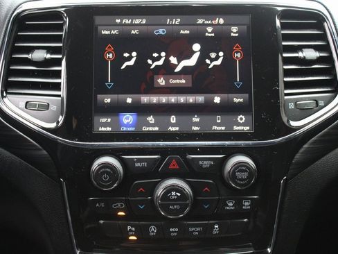 Used 2022 Jeep Grand Cherokee Laredo X image 18