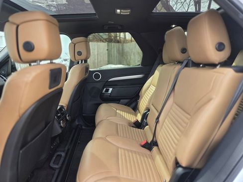 Used 2025 Land Rover Discovery Dynamic SE image 23