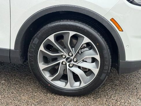 Used 2023 Lincoln Nautilus Reserve image 16