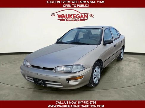 Used 1996 Geo Prizm LSi image 1
