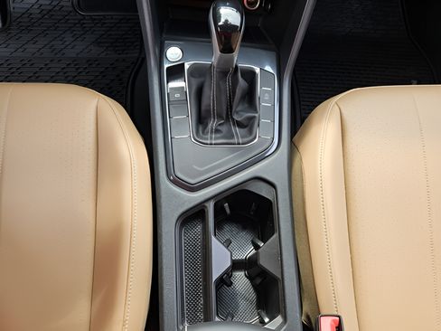 Used 2024 Volkswagen Tiguan SE FWD image 21