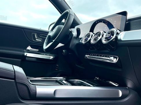 Certified 2026 Mercedes-Benz GLB 250 4MATIC image 19
