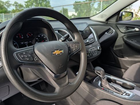 Used 2025 Chevrolet Malibu LT FWD image 24