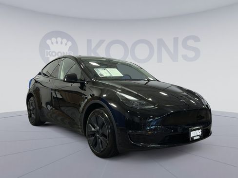 Used 2024 Tesla Model Y Long Range AWD/4WD image 10