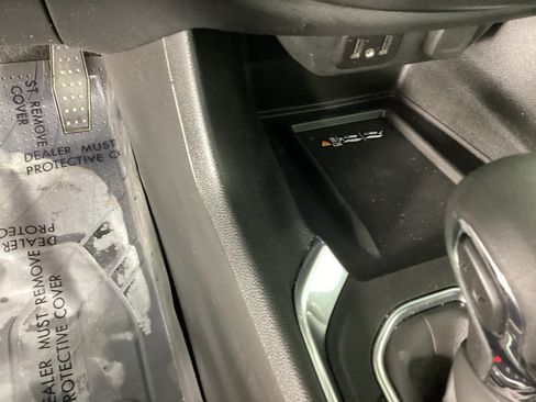 Used 2023 Chevrolet Traverse LT w/ LPO, Floor Liner Package AWD/4WD image 28