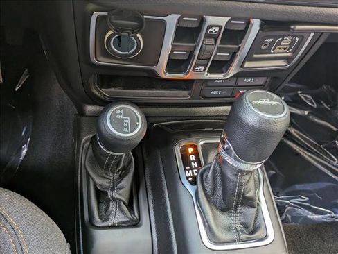 New 2025 Jeep Gladiator Sport image 15