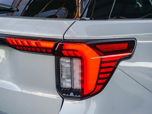 New 2026 Ford Explorer Platinum image 7