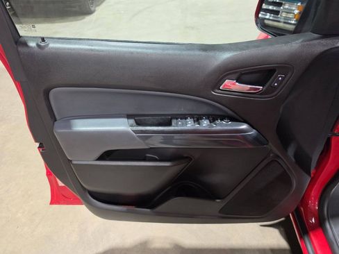 Used 2017 Chevrolet Colorado Z71 AWD/4WD image 24
