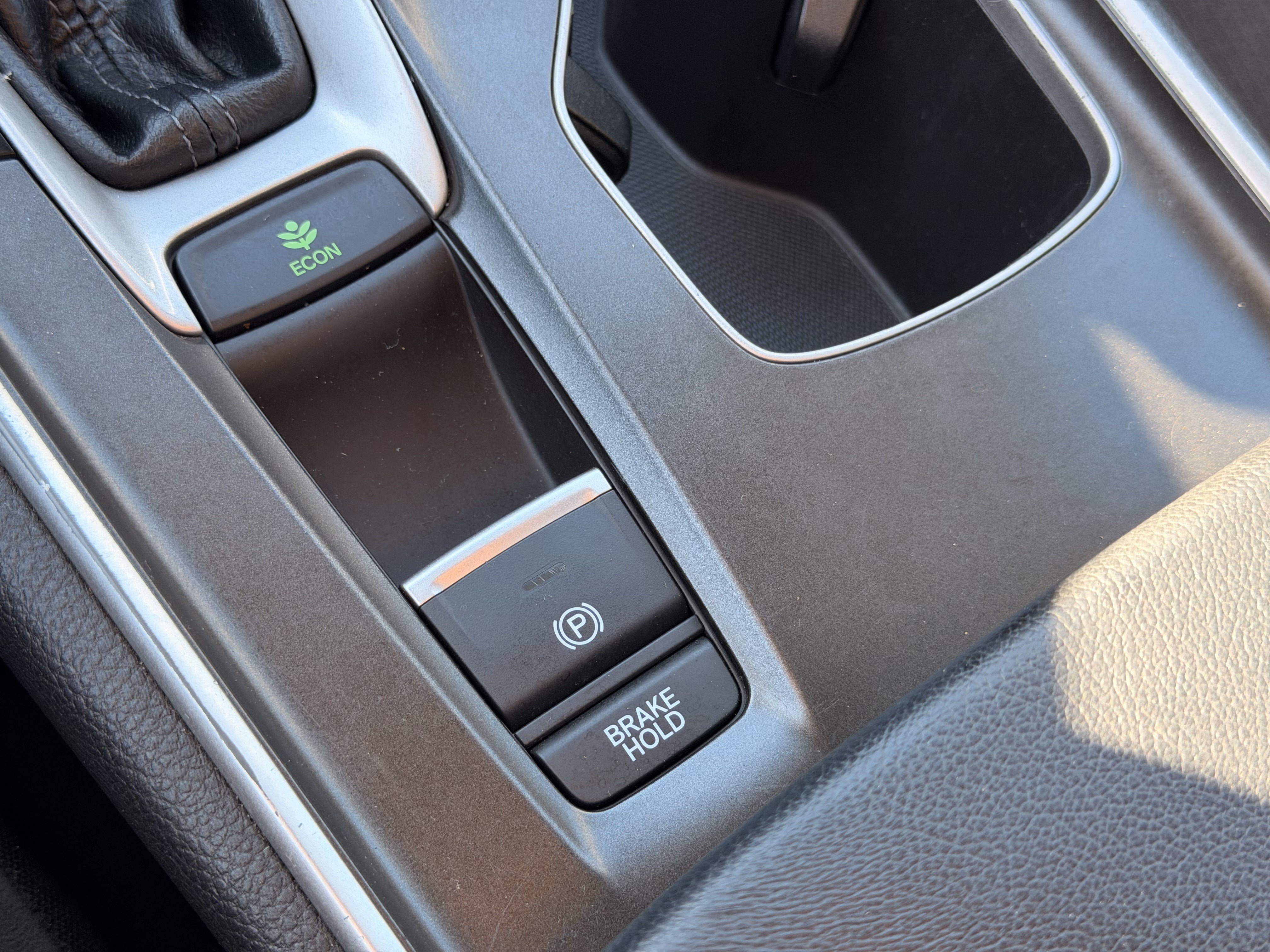 Certified 2018 Honda Accord LX image 25