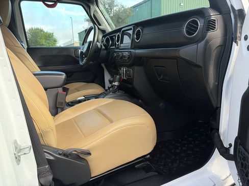 Used 2018 Jeep Wrangler Unlimited Sahara w/ Cold Weather Group AWD/4WD image 14