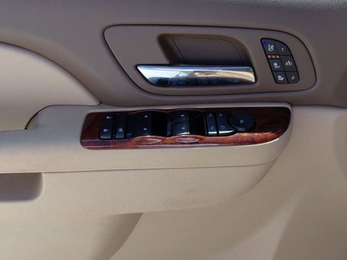 Used 2013 Chevrolet Tahoe LTZ image 28