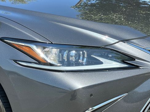 Certified 2024 Lexus ES 300h w/ Premium Package FWD image 13