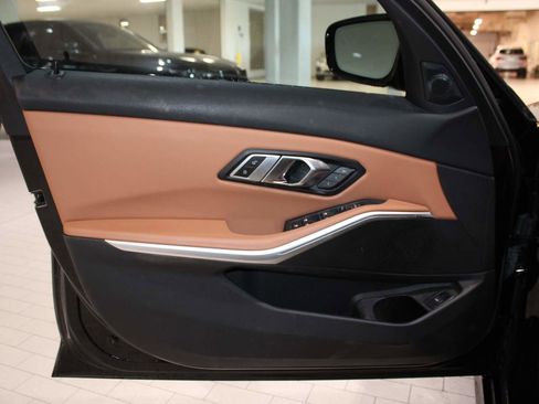 Certified 2023 BMW 330i 330i w/ Convenience Package image 11