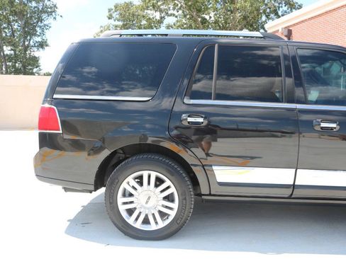 Used 2014 Lincoln Navigator 2WD image 15
