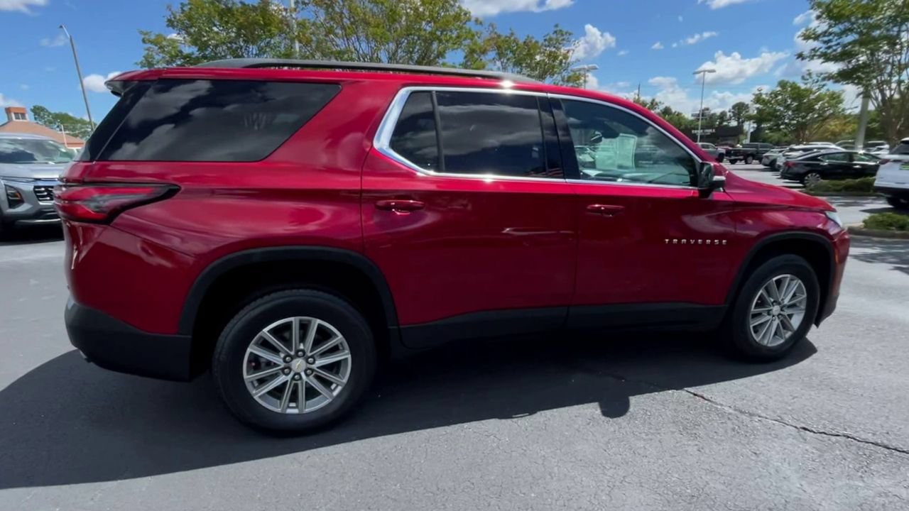 Used 2023 Chevrolet Traverse LT FWD image 9