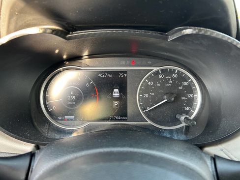 Used 2021 Nissan Versa SV image 9