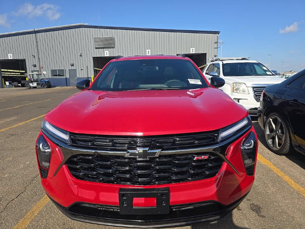 Used 2026 Chevrolet Trax RS w/ Sunroof Package FWD image 2