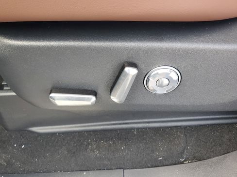 New 2026 Lincoln Navigator Reserve image 13