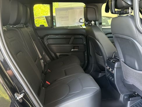 New 2026 Land Rover Defender 130 X-Dynamic SE AWD/4WD image 30