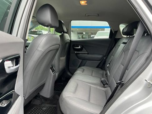 Used 2018 Kia Niro EX FWD image 12