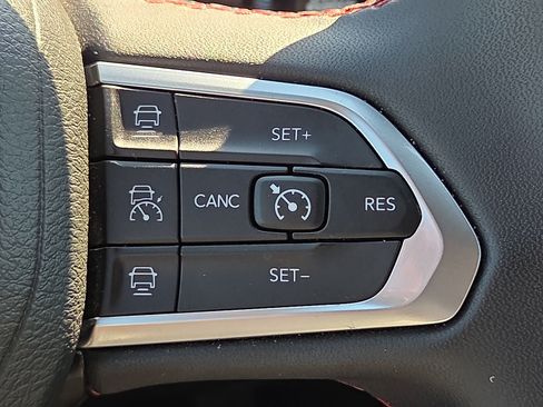 Used 2025 Jeep Compass Trailhawk AWD/4WD image 22