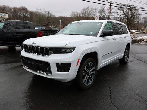 Used 2023 Jeep Grand Cherokee L Overland image 3