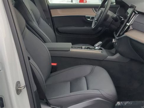 Certified 2025 Volvo XC90 B5 Core w/ Protection Package Premier image 22