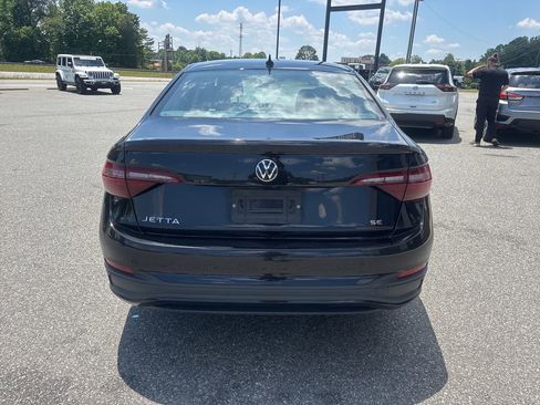 Used 2024 Volkswagen Jetta SE FWD image 7