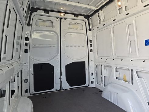 Used 2024 Mercedes-Benz Sprinter 2500 image 14