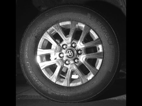 Used 2025 Toyota Tacoma Limited AWD/4WD image 9