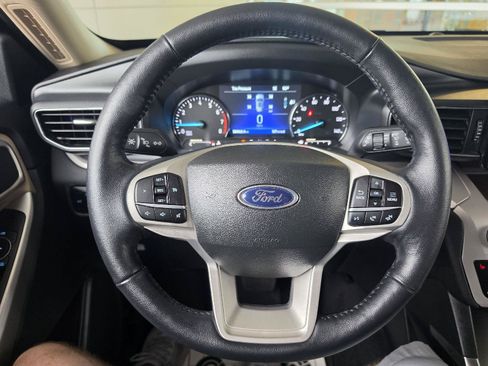 Used 2023 Ford Explorer XLT w/ Equipment Group 202A AWD/4WD image 11