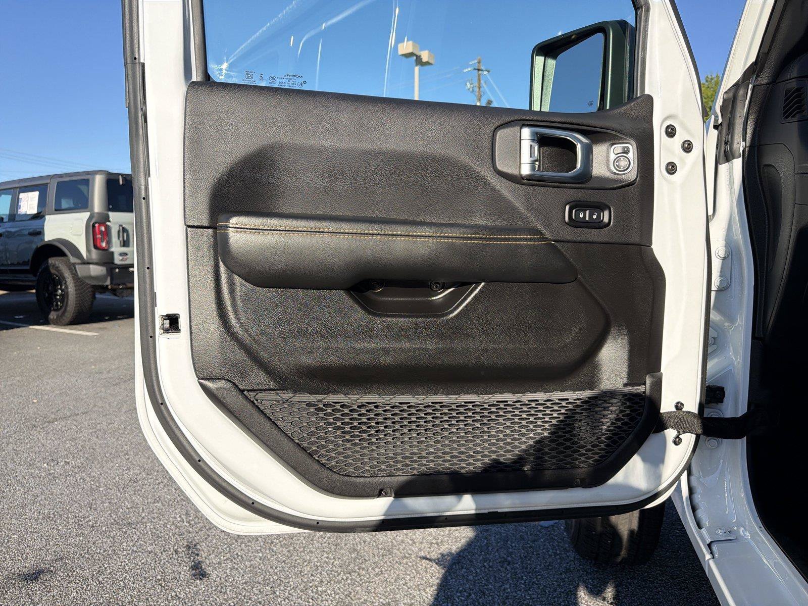 Used 2026 Jeep Wrangler Unlimited Sahara AWD/4WD image 9