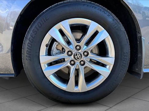 Used 2025 Toyota Sienna XLE image 11