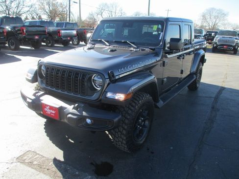 Used 2025 Jeep Gladiator Sport image 11