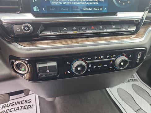 Used 2025 Chevrolet Silverado 1500 LT image 32