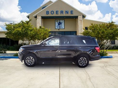 Used 2024 Ford Expedition XLT image 2