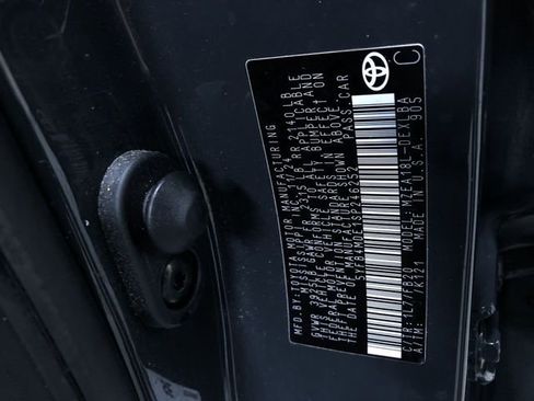 Certified 2025 Toyota Corolla LE image 32