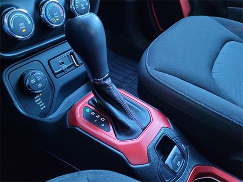 Certified 2015 Jeep Renegade Trailhawk image 12