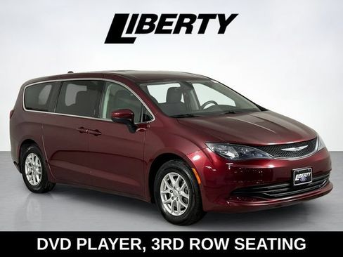 Used 2017 Chrysler Pacifica Touring FWD image 1