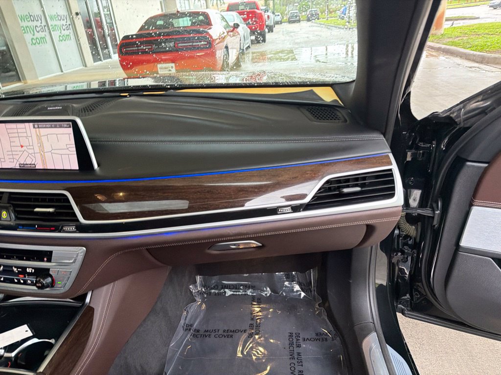 Used 2022 BMW 750i xDrive w/ Luxury Rear Seating Package AWD/4WD image 26