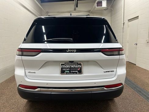 Used 2022 Jeep Grand Cherokee Limited AWD/4WD image 3
