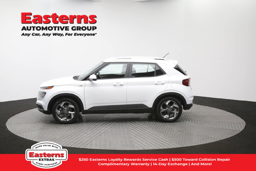 Used 2025 Hyundai Venue SEL FWD image 63