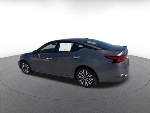 Used 2025 Nissan Altima 2.5 SV FWD image 9