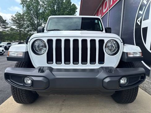 Used 2023 Jeep Wrangler Unlimited Sahara AWD/4WD image 8